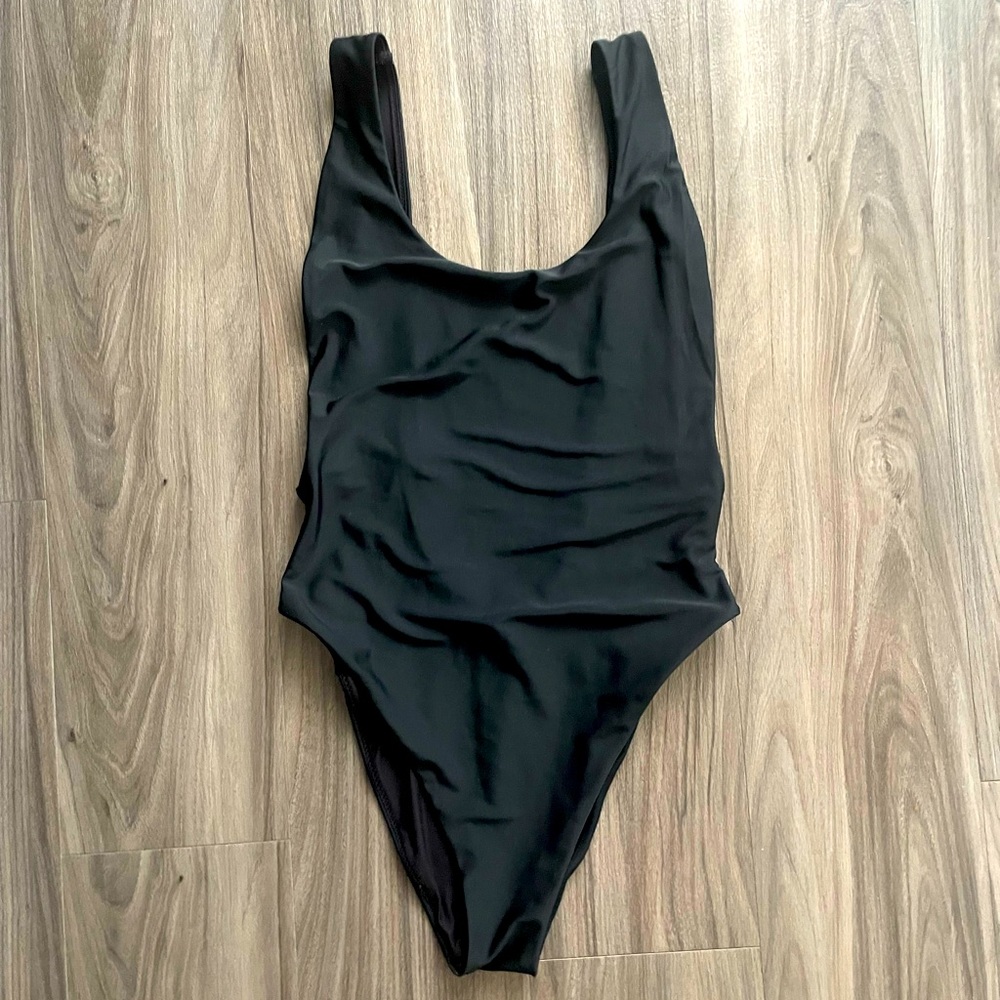 Aerie Women’s Black Scoop Neck High Cut One Piece Bathing Suit